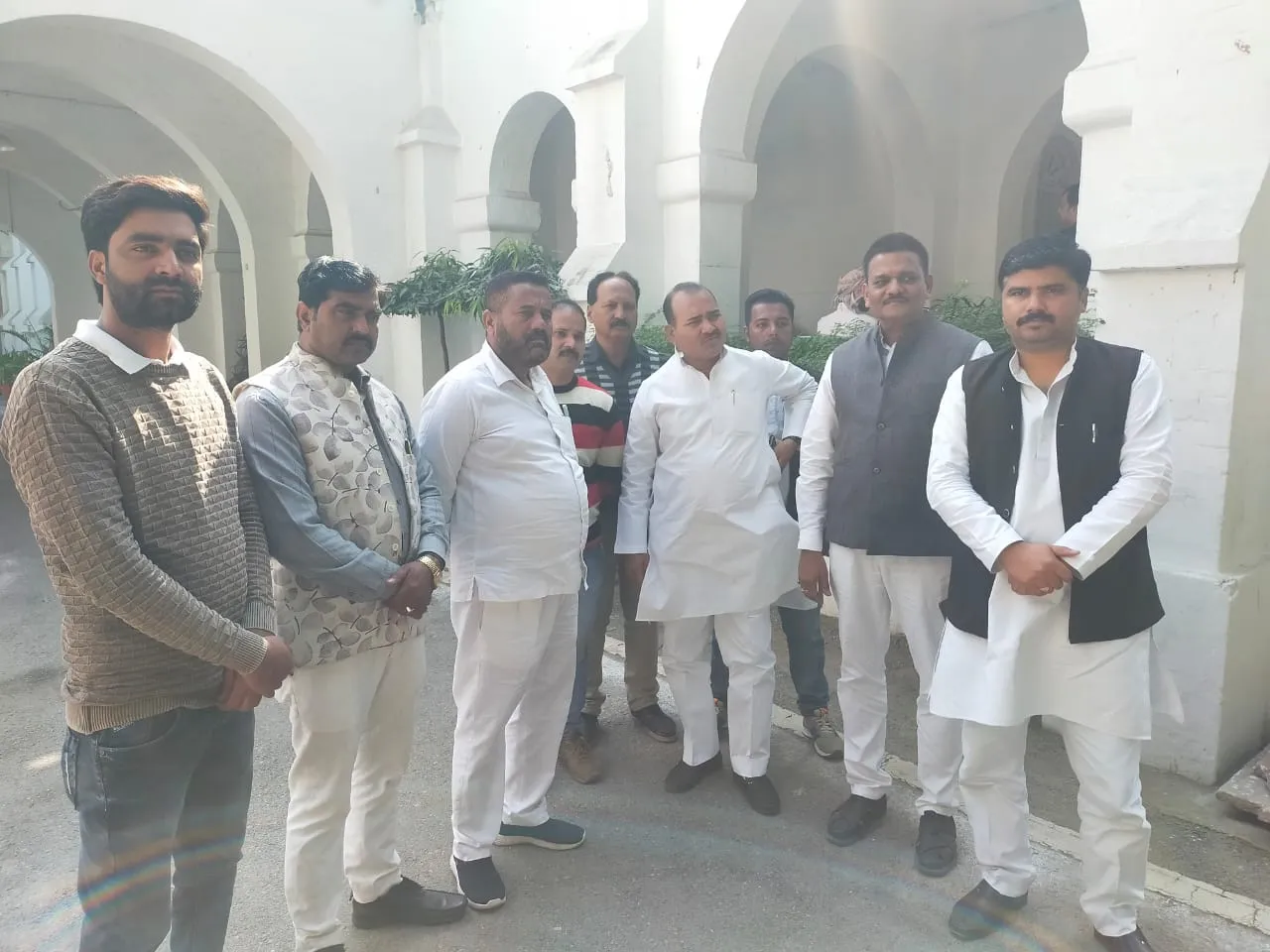 बरेली: निर्वाचक नामावली के प्रकाशन को लेकर सपा ने उठाया सवाल,  DM को सौंपा ज्ञापन