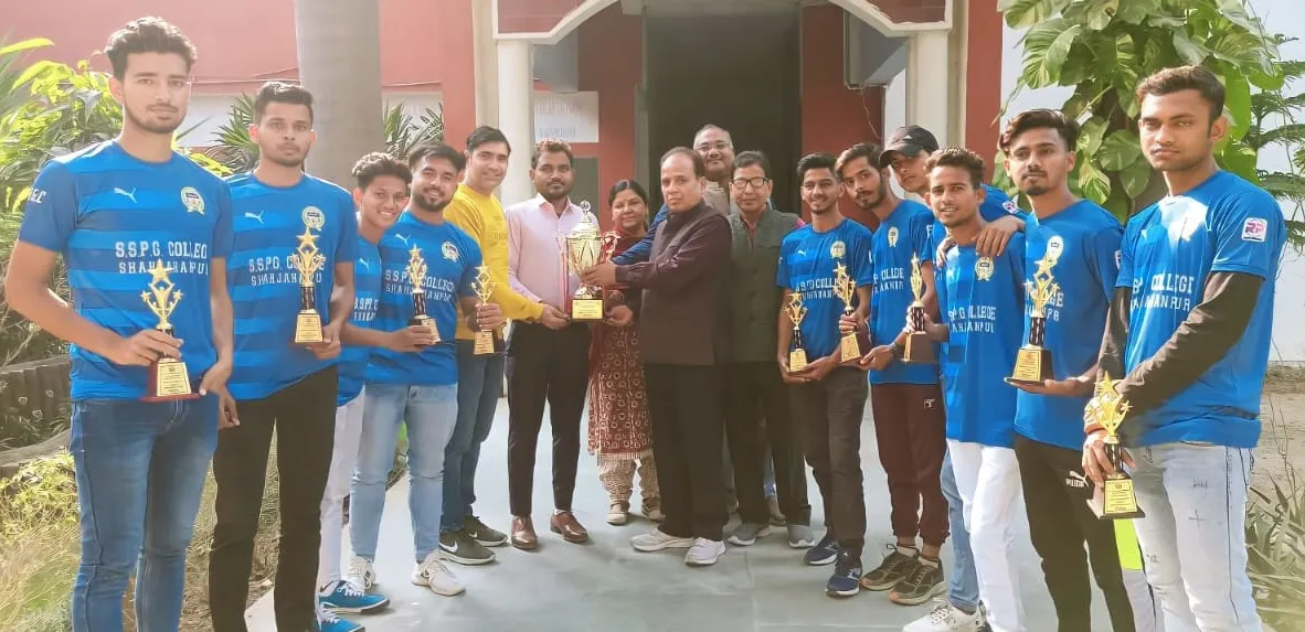 शाहजहांपुर: विश्वविद्यालय चैम्पियन बनी टीम का किया उत्साहवर्धन