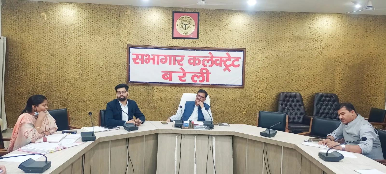 बरेली: मुख्यमंत्री के आने से पहले प्रशासन ने लिया तैयारियों का जायजा, व्यवस्थाओं को लेकर हुई  बैठक