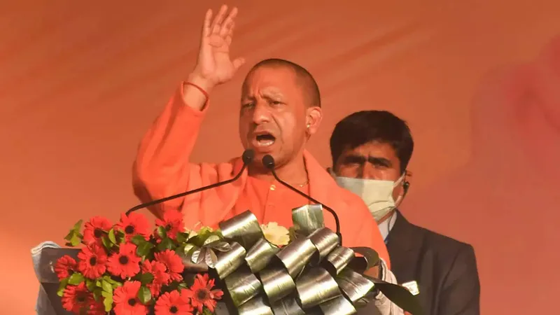 सीएम योगी पहुंचे मैनपुरी, रघुराज शाक्य के समर्थन में जनसभा को किया संबोधित, मुलायम सिंह को दी श्रद्धांजलि
