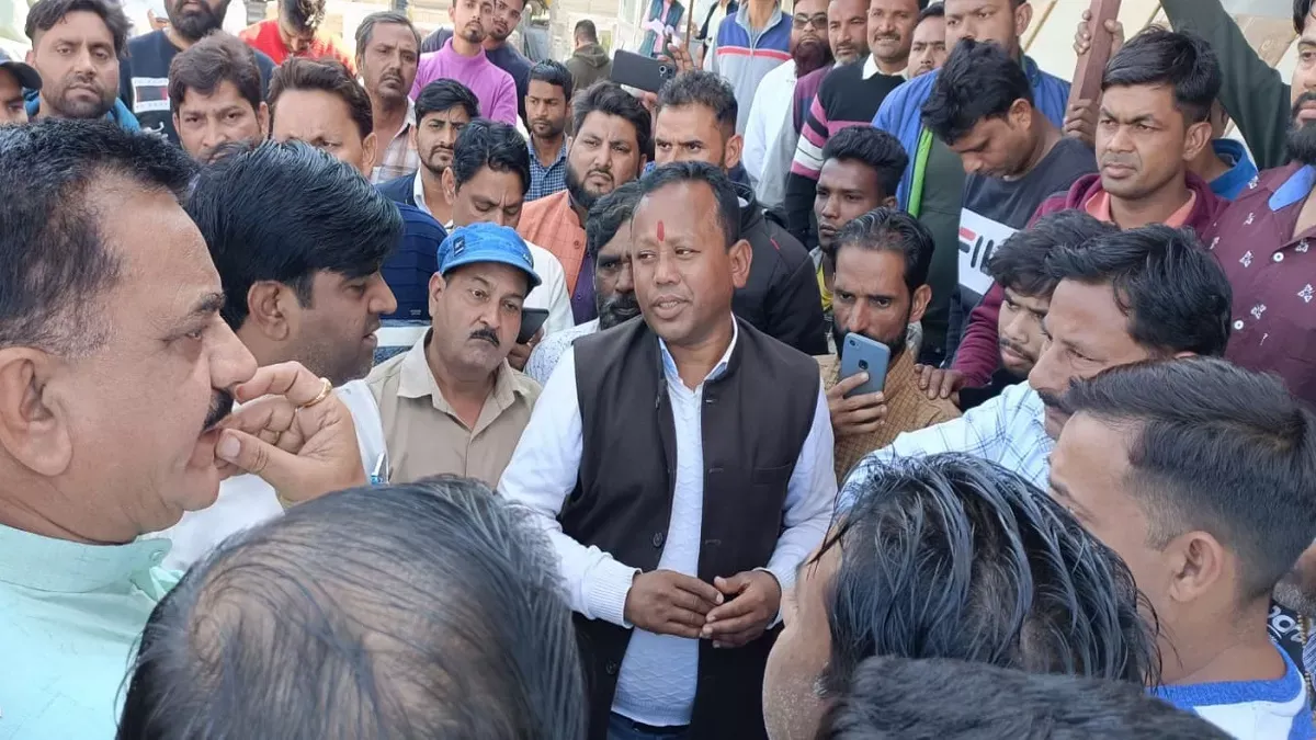 रुद्रपुर: अतिक्रमण हटाने के लिए गई टीम पर जमकर बरसे लोग, वापस लौटे अधिकारी