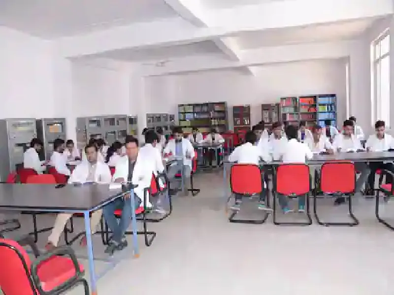 लखनऊ : आयुष कालेजों में अपात्र अभ्यर्थियों को प्रवेश देने का मामला