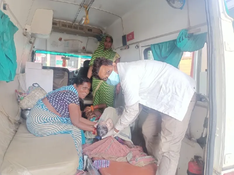 हरदोई:  भरावन सीएचसी के ईएमटी  दिखाई दरियादिली