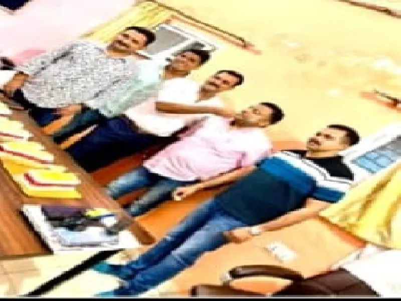 उन्नाव : ...तो भूमाफियों के लिये जश्न का अड्डा बन गया है स्वाट आफिस 