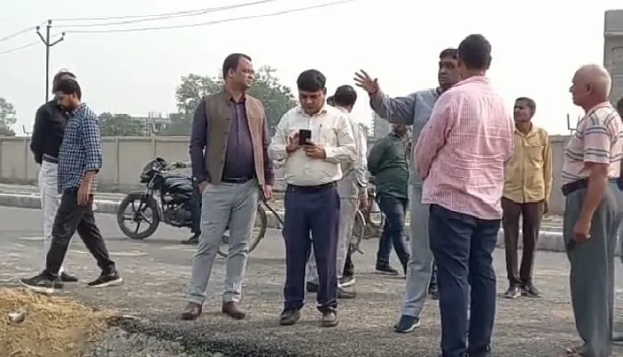 अयोध्या : एनजीटी की टीम ने देखा त्रिलोदकी गंगा की बदहाली