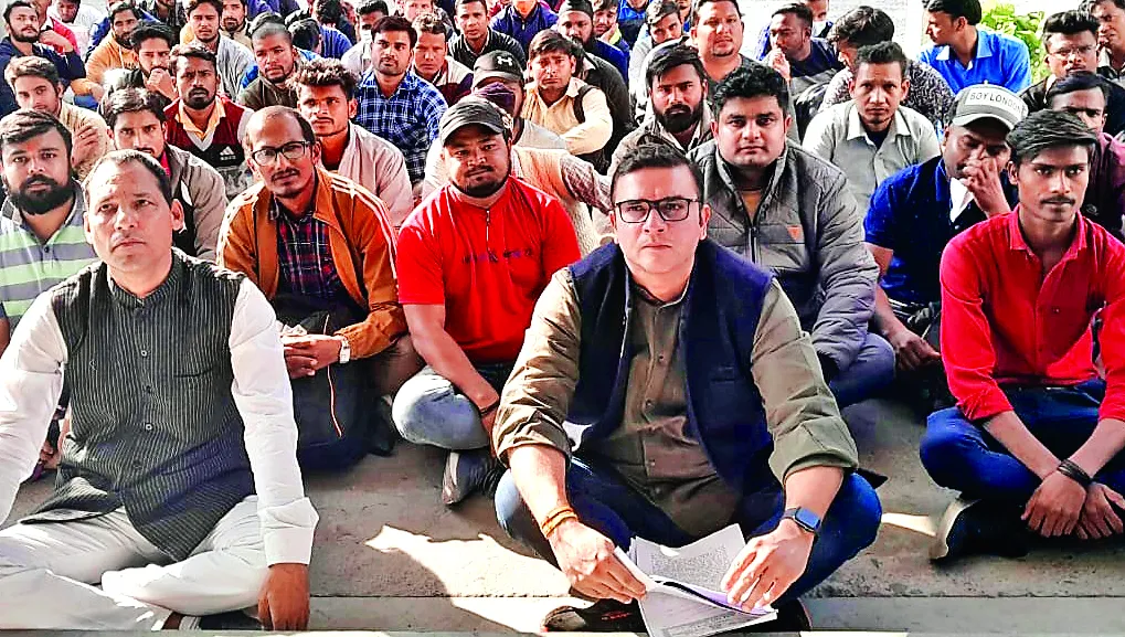 रुद्रपुर: कंपनी के खिलाफ रिपोर्ट दर्ज नहीं होने से भड़के डिप्लोमा धारक युवा