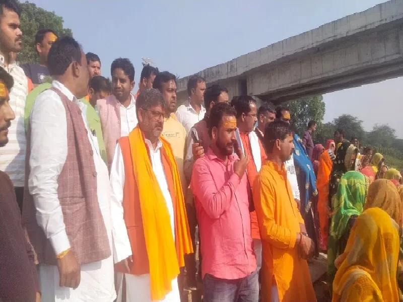 अयोध्या : तालगांव में कथा पूर्व निकाली कलश यात्रा