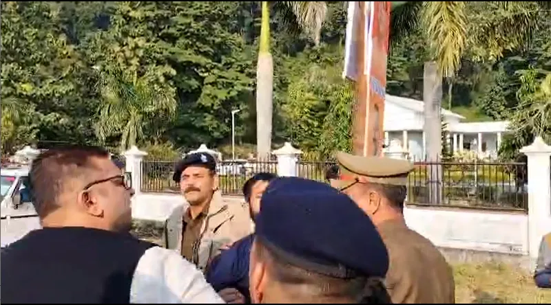हल्द्वानी: सीएम की बैठक में कांग्रेस विधायक धरने पर बैठे, कार्यकर्ताओं ने जमकर काटा हंगामा