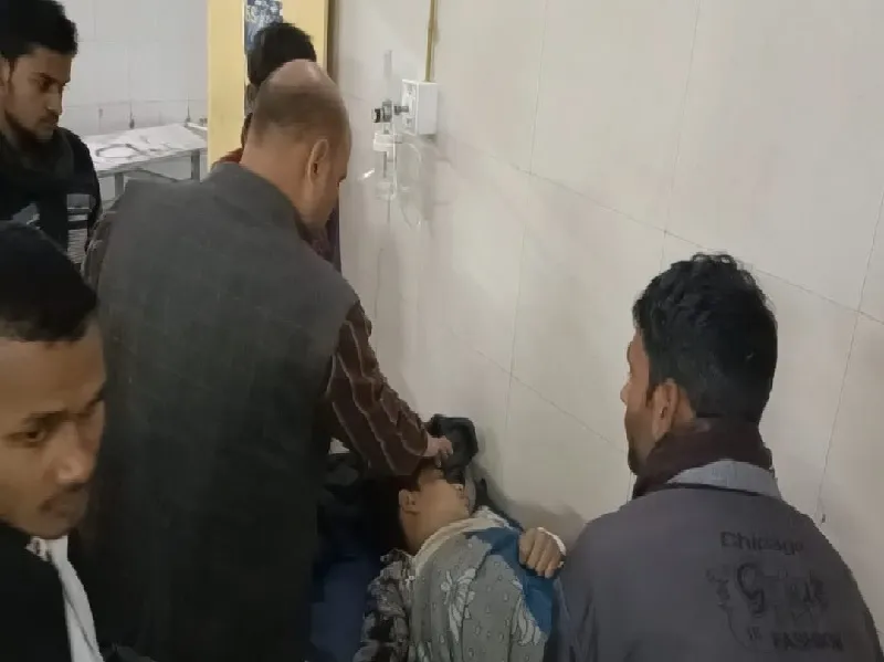 बहराइच : मोबाइल की लत ने किशोर को पहुंचा दिया अस्पताल