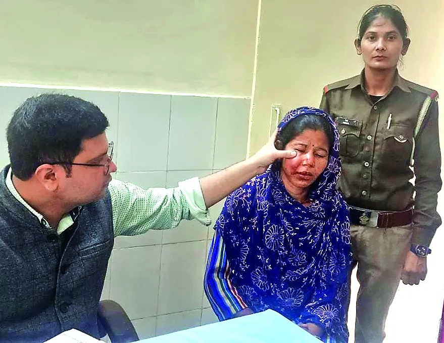 खटीमा: अकेला हाथी हुआ हमलावर, महिला को सूंड से पटका
