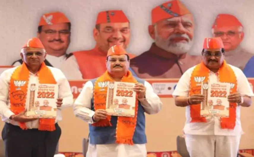 गुजरात चुनाव: भाजपा के घोषणापत्र में समान नागरिक संहिता, कट्टरता रोधी प्रकोष्ठ का वादा 
