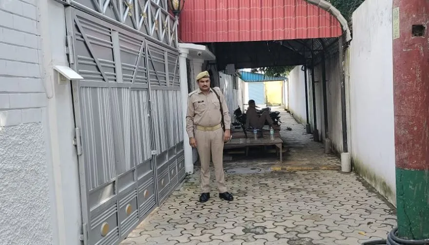 रामपुर: आजम खान ने घर के बाहर किया अतिक्रमण, हटाने को नोटिस जारी