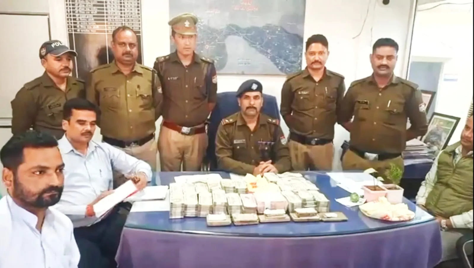किच्छा: 63 लाख की नगदी समेत 11 किलो चांदी के बिस्कुट बरामद