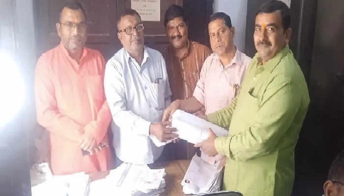 अयोध्या : एमएलसी चुनाव में वोटर बनाने को सौंपे 2176 फार्म