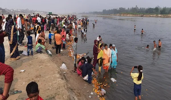 मुरादाबाद : कार्तिक पूर्णिमा पर श्रद्धालुओं ने लगाई आस्था की डुबकी, देखिए तस्वीरें