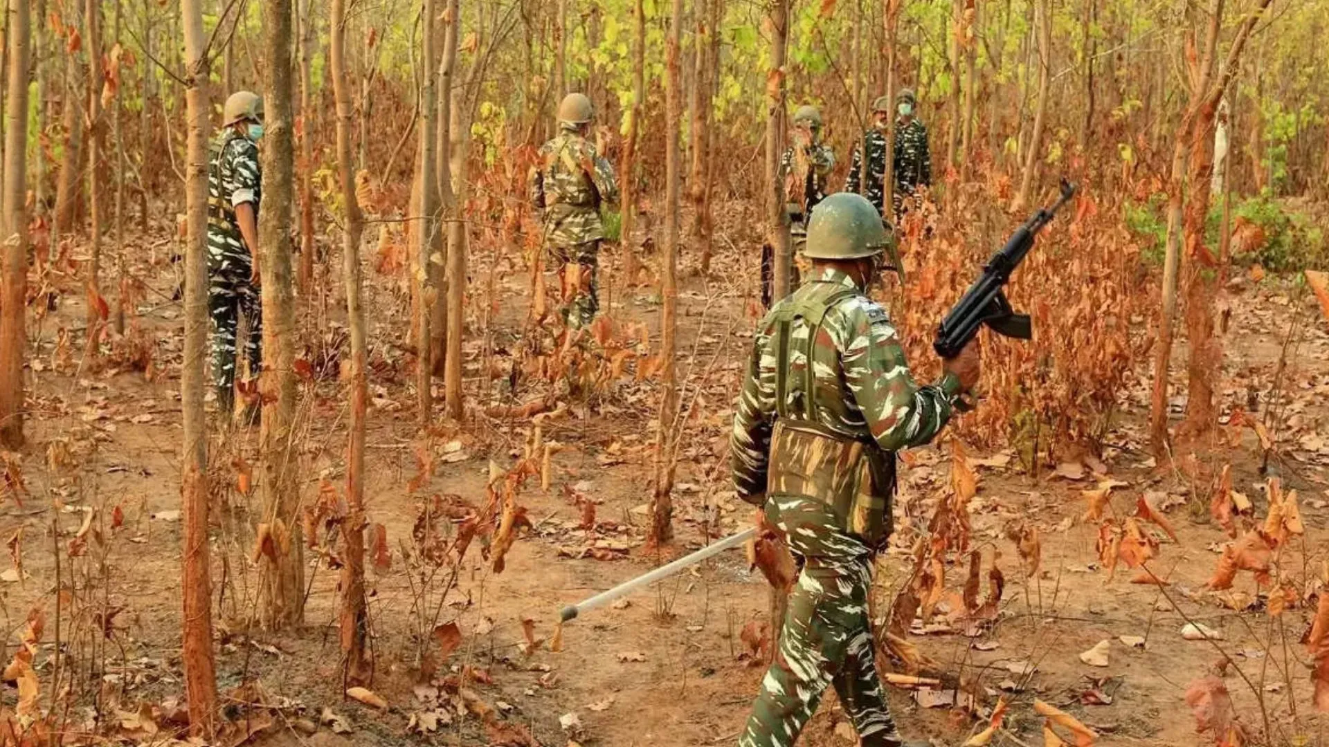 छत्तीसगढ़: सुरक्षाबलों ने मुठभेड़ में एक महिला नक्सली समेत तीन नक्सलियों को मार गिराया