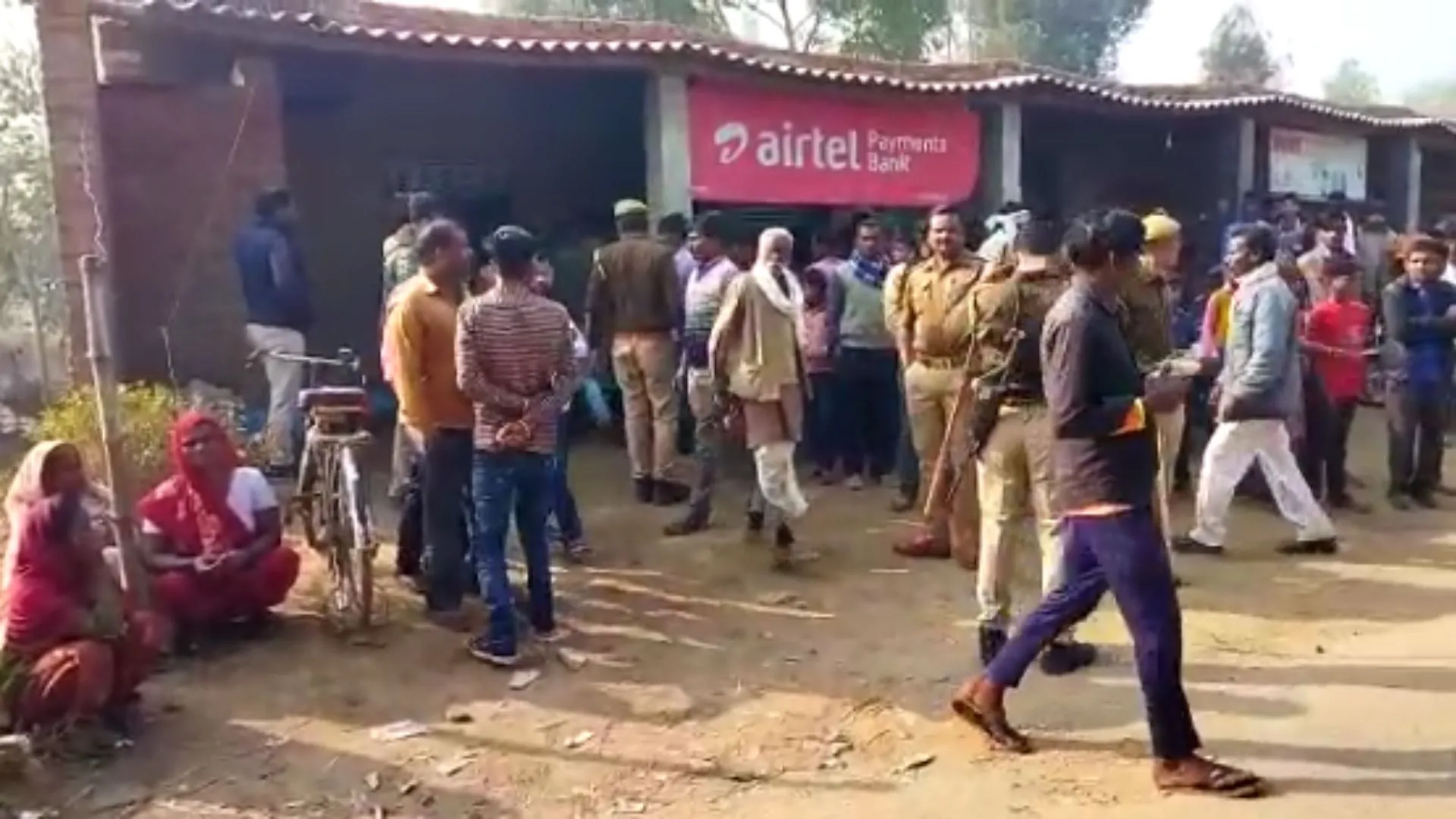 पीलीभीत: एक ही परिवार के तीन लोगों के शव संदिग्ध हालत में मिले, जांच-पड़ताल में जुटी पुलिस 