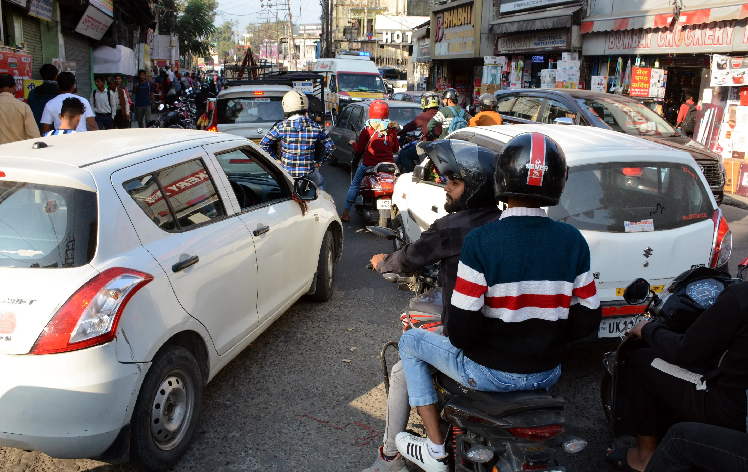 हल्द्वानी: खास के लिए तामझाम, जाम में आम इंसान, सड़कों पर रेंगते रहे वाहन