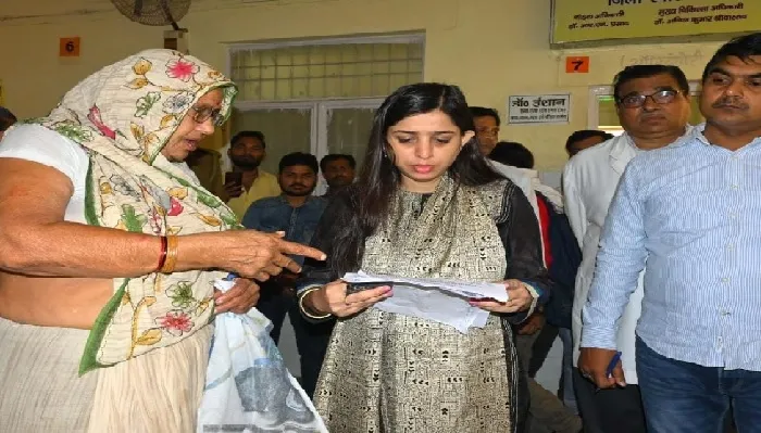 बांदा : बाहर की दवा लिखने पर डीएम ने दिखाये तेवर, दो डॉक्टरों से मांगा स्पष्टीकरण