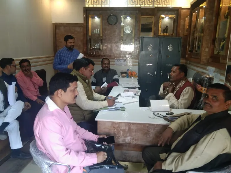 बहराइच : दुकानों का सर्वें करने पहुंची जीएसटी टीम