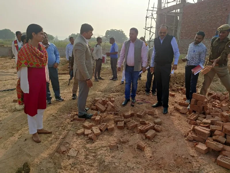 चित्रकूट डीएम की चेतावनी : ठीक से कराएं काम अन्यथा जेल जाने को रहें तैयार