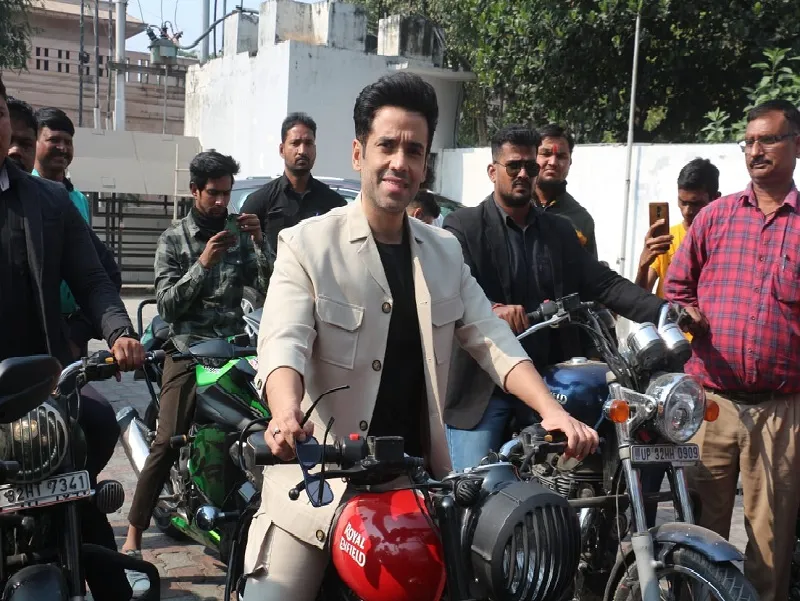  अभिनेता तुषार कपूर के खिलाफ चालान करेगी लखनऊ ट्रैफिक पुलिस