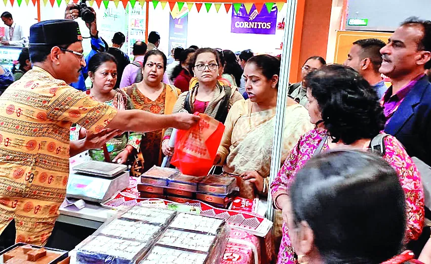 टनकपुर: अंतरराष्ट्रीय व्यापार मेले में चम्पावत की बाल मिठाई की धमक  