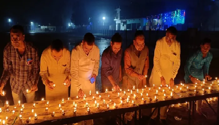 बांदा : 501 दीप जलाकर लिया स्वच्छता का संकल्प