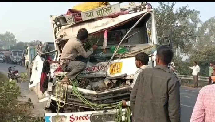 रायबरेली : राजमार्ग पर ब्रेक फेल होने से टकराई डीसीएम , चालक गंभीर