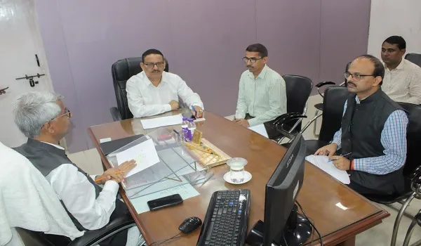 मुरादाबाद : पारदर्शिता के साथ कराएं धान खरीद, डीएम ने बैठक में दिए निर्देश