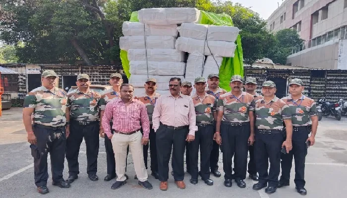 कानपुर :  नगर निगम ने 270 किलो प्रतिबंधित थर्मोकोल प्लेटें और प्लास्टिक ग्लास पकड़ा