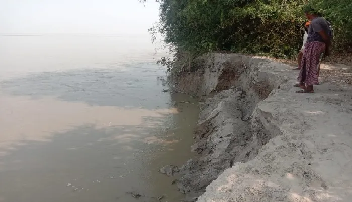 अयोध्या : इस्माइल नगर सिहोरा में नदी कर रही कटान