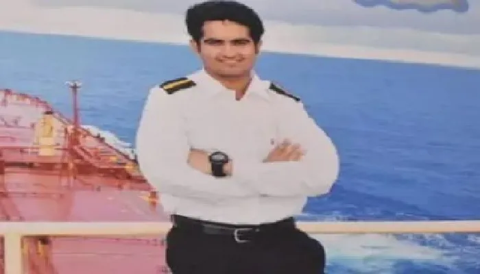कानपुर : नाइजीरियन नेवी दे रही यातनाएं, इंडियन एंबेसी ने भारतीयों को पहुंचाया खाना-पानी