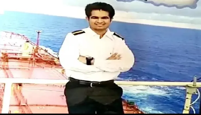 कानपुर : पश्चिमी अफ्रीका के गिनी में तेल चोरी के आरोप में मर्चेंट नेवी के फंसे 26 क्रू मेंबर, कानपुर का युवक भी शामिल