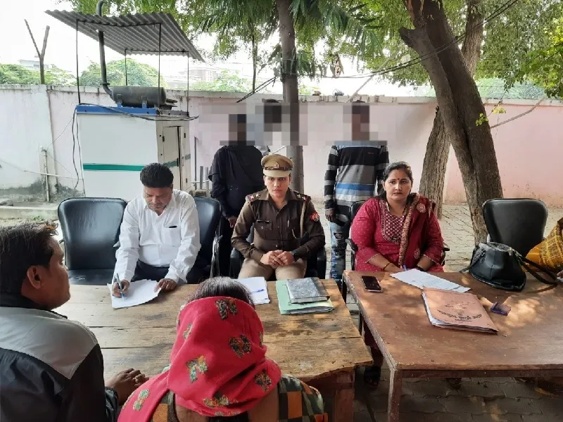  इटावा :  परिवार परामर्श केंद्र में पांच  परिवारों के बीच समझौता