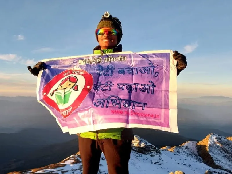 हरदोई : पर्वतरोही ने केदारकंठा चोटी को फतह कर क्षेत्र का नाम किया रोशन