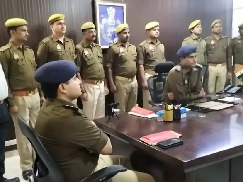 सोनभद्र : सिपाहियों की पत्नियों पर पुलिस लाइन में सेक्स रैकेट चलाने का आरोप, एसपी ने मामले को बताया फर्जी