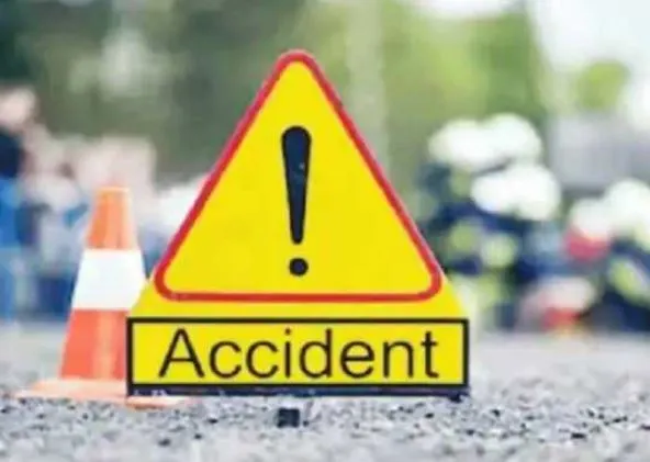 संभल: ट्रैक्टर-ट्रॉली से टकराई बाइक, मजदूर की मौत