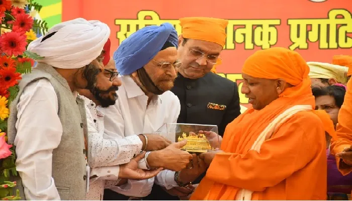 लखनऊ : प्रकाश उत्सव में शामिल मुख्यमंत्री योगी आदित्यनाथ