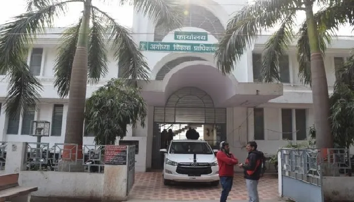 अयोध्या : अवैध निर्माण ध्वस्तीकरण को लेकर प्राधिकरण ने बांध रखे हैं हाथ
