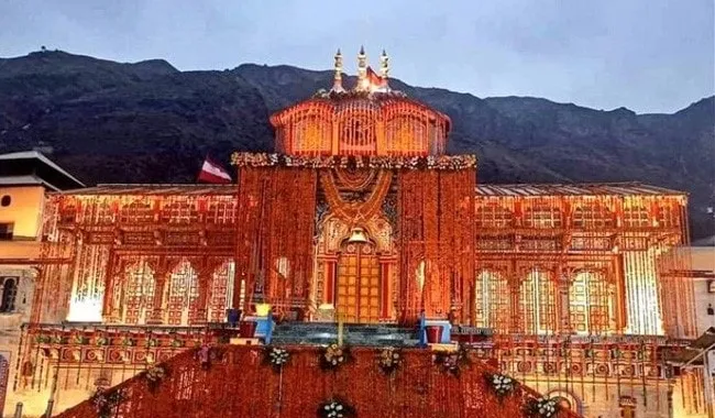 उत्तराखंड: शीतकाल के लिए बंद हुए बदरीनाथ धाम के कपाट