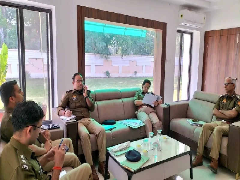 बांदा निकाय चुनाव : डीआईजी ने अपराधियों के खिलाफ प्रभावी कार्यवाही के दिये निर्देश