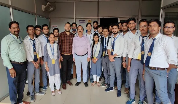 मुरादाबाद : बी.टेक के छात्रों को इंडस्ट्रियल विजिट कराई