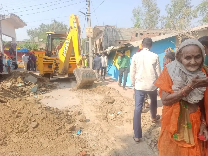 चित्रकूट : भू माफियाओं पर दूसरे दिन भी चला बुलडोजर