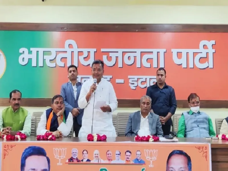  इटावा : भेदभाव के बिना मिल रहा योजनाओं का लाभ : जयवीर