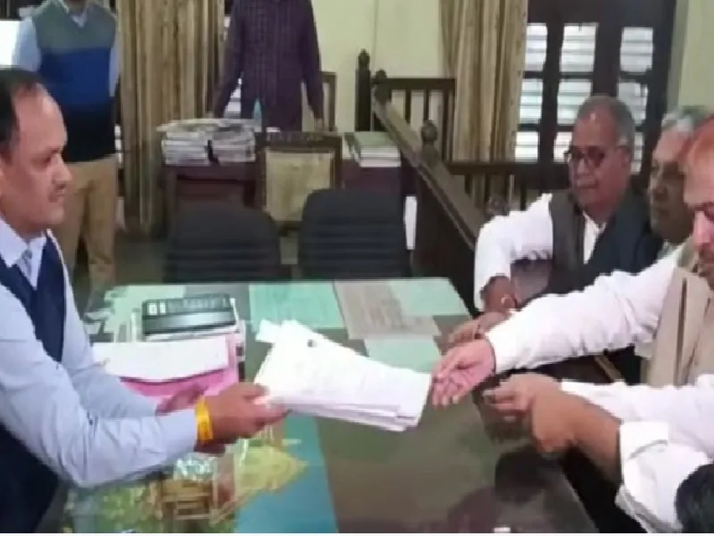 खतौली उपचुनाव : रालोद-सपा गठबंधन के प्रत्याशी मदन भैया ने नामांकन पत्र किया दाखिल
