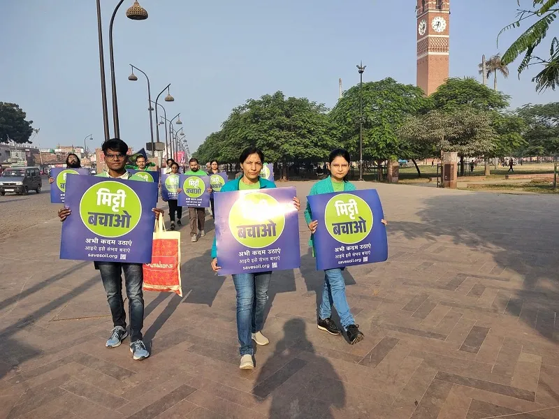  लखनऊ : मिट्टी बचाओ अभियान के लिए पुराने लखनऊ के एतिहासिक स्थलों पर वाकथान