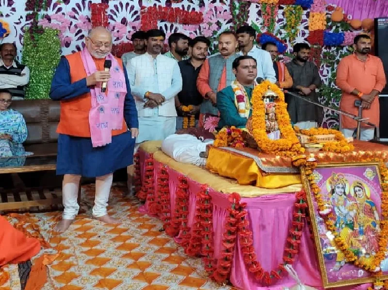 रात अयोध्या ही रुके प्रह्लाद मोदी, जिला पंचायत अध्यक्ष के घर किया भोजन