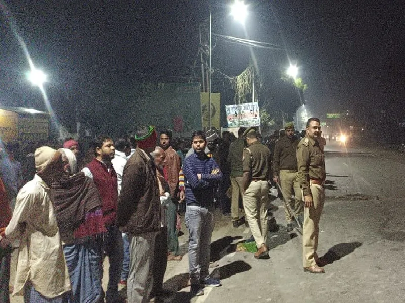  हरदोई : बाइक सवार की मौत के बाद परिजनों का प्रदर्शन