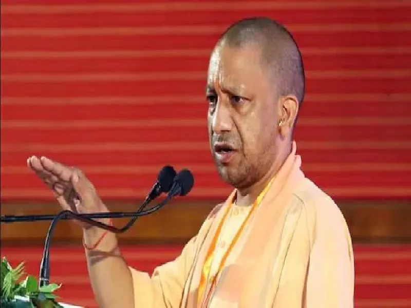 लखनऊ : मुख्यमंत्री ने 39000 आवासों के लाभार्थियों को दी घर की चाबी